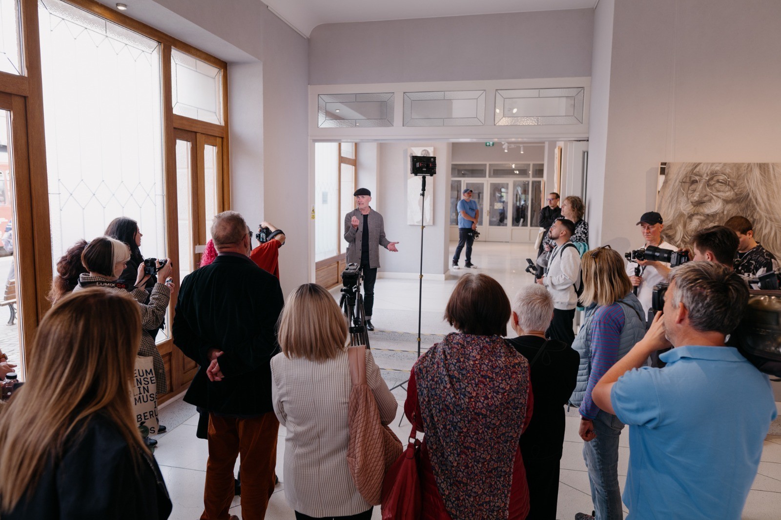 Celebrul artist Bruno Maria Bradt se întoarce în România pentru expoziția “Cântecul Vârstelor”, o premieră la Iași. Numeroase evenimente inedite, expoziții și spectacole au loc în prima săptămână a RCW