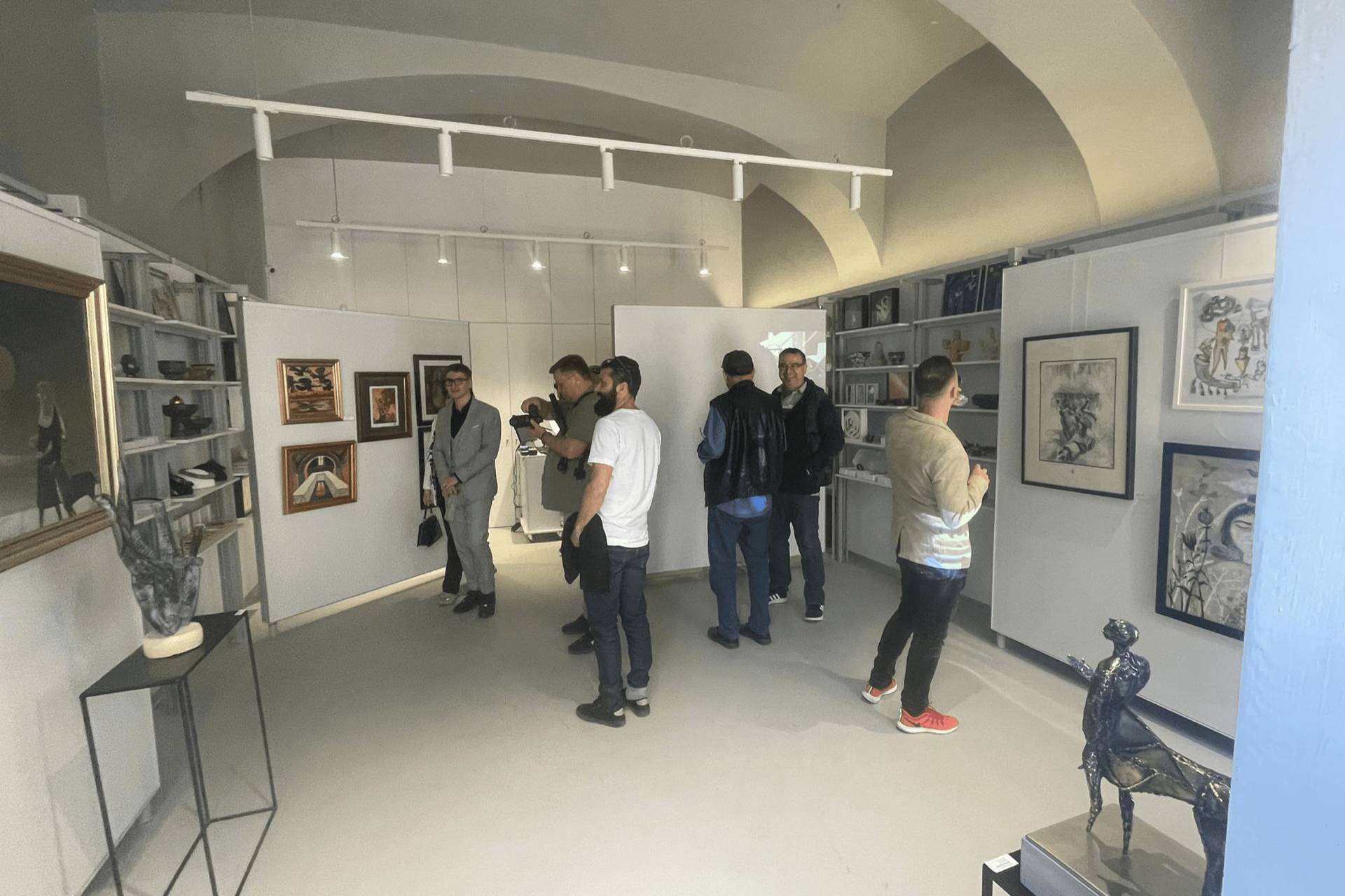 A început Romanian Creative Week 2024, premierele primei săptămâni: Mircea Cantor va prezenta celebra geantă Dior la Iași. Zeci de expoziții, concerte și spectacole de teatru și de dans